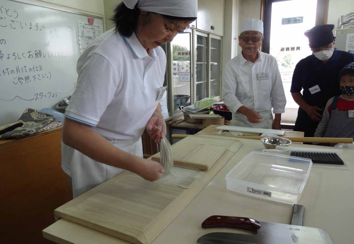 上中里地区センターで親子そば打ち体験を開催しました!